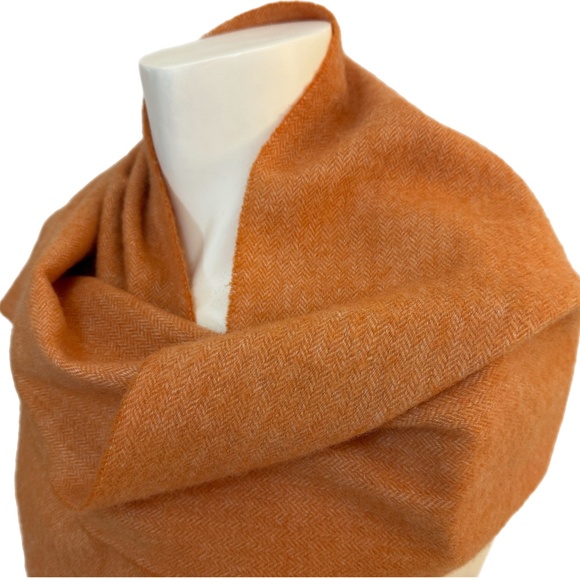 Universal Traveller 100% Cashmere Scarf – Soft Apricot Herringbone – 12" × 66" - Picture 5 of 9